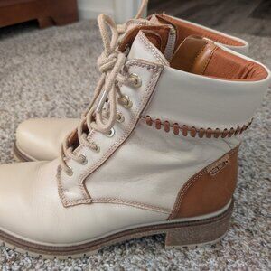Pikolinos combat boots - so freaking cute!